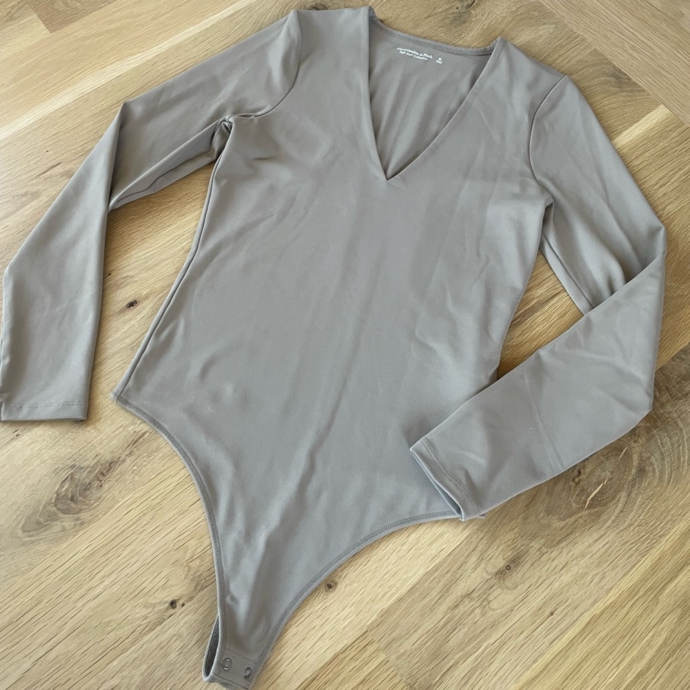 Long Sleeve V-Neck Bodysuit